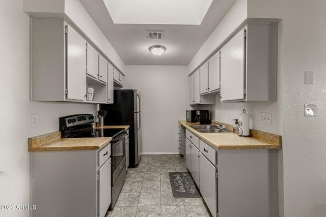 10815 W NORTHERN Avenue 102, Glendale, AZ 85307