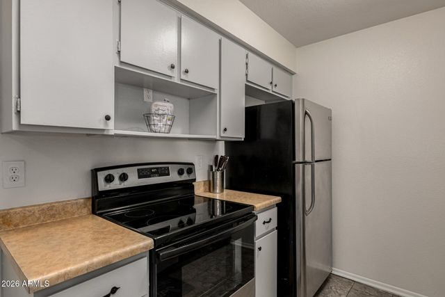 10815 W NORTHERN Avenue 102, Glendale, AZ 85307