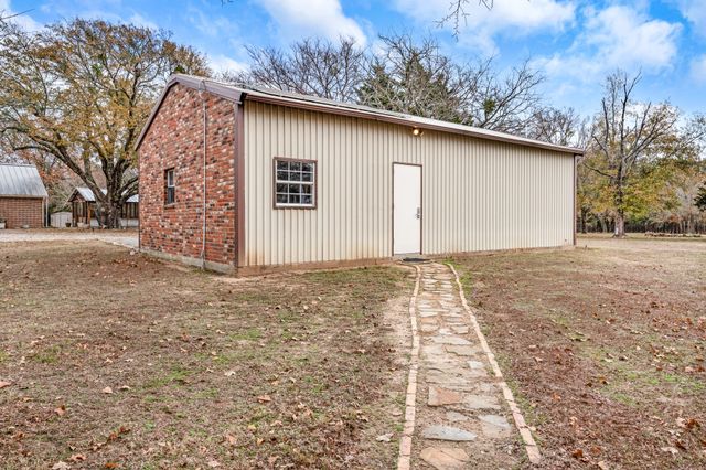 10471 Holly Creek Road, Terrell, TX 75160