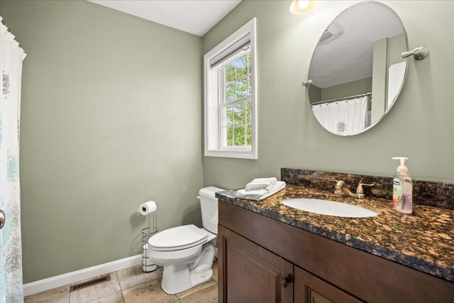 1 Doctor Braley Road, Rochester, MA 02770