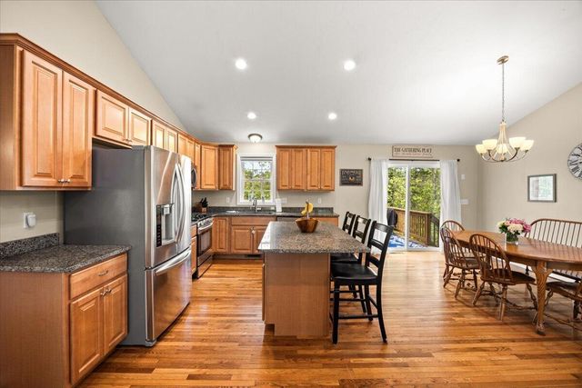 1 Doctor Braley Road, Rochester, MA 02770