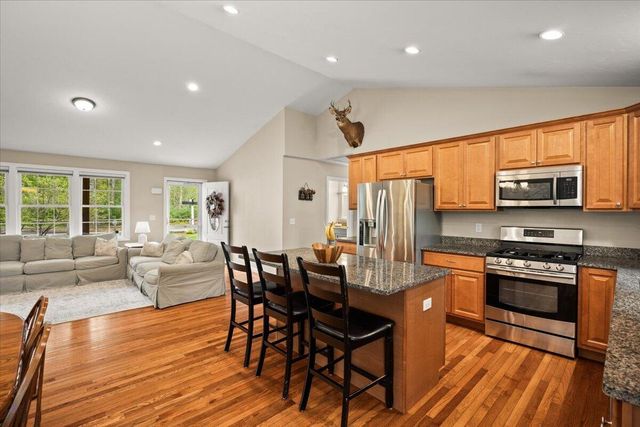 1 Doctor Braley Road, Rochester, MA 02770