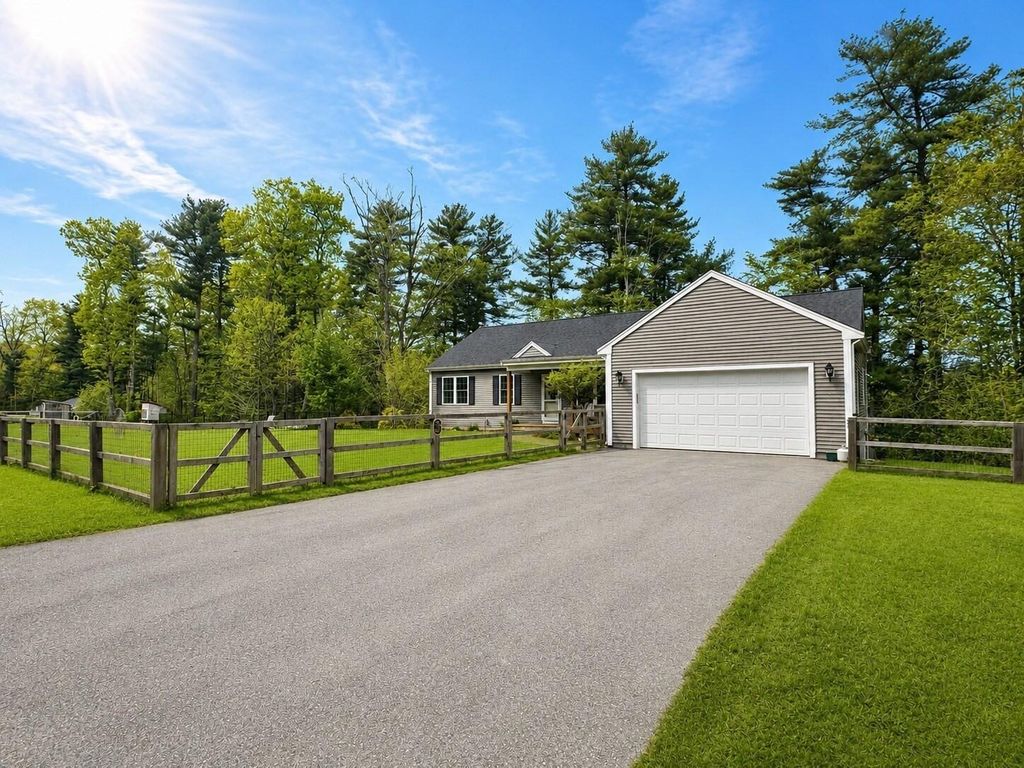 1 Doctor Braley Road, Rochester, MA 02770