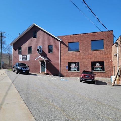 32 Lake Street, Winchester, CT 06098