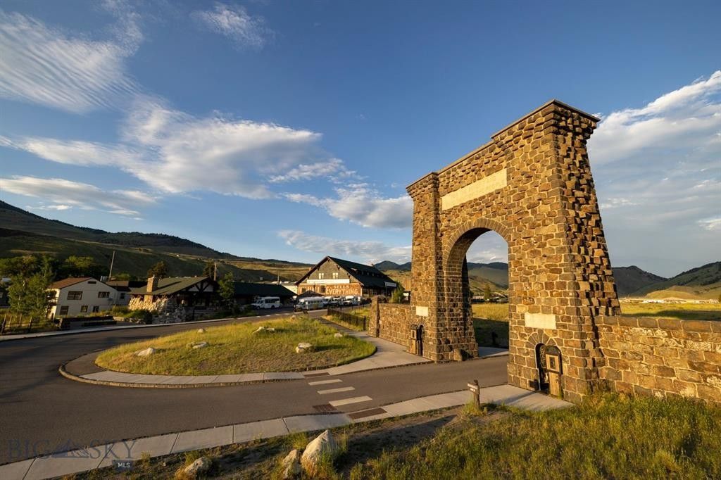 305 Spring Street, Gardiner, MT 59030 photo 18