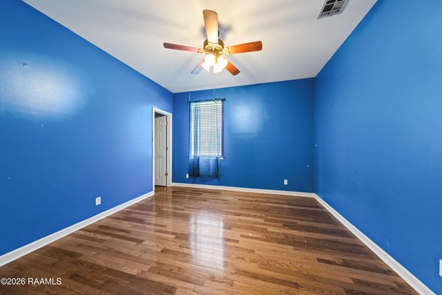 100 Longleaf Drive, Broussard, LA 70518
