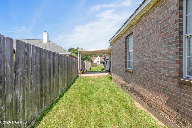 100 Longleaf Drive, Broussard, LA 70518