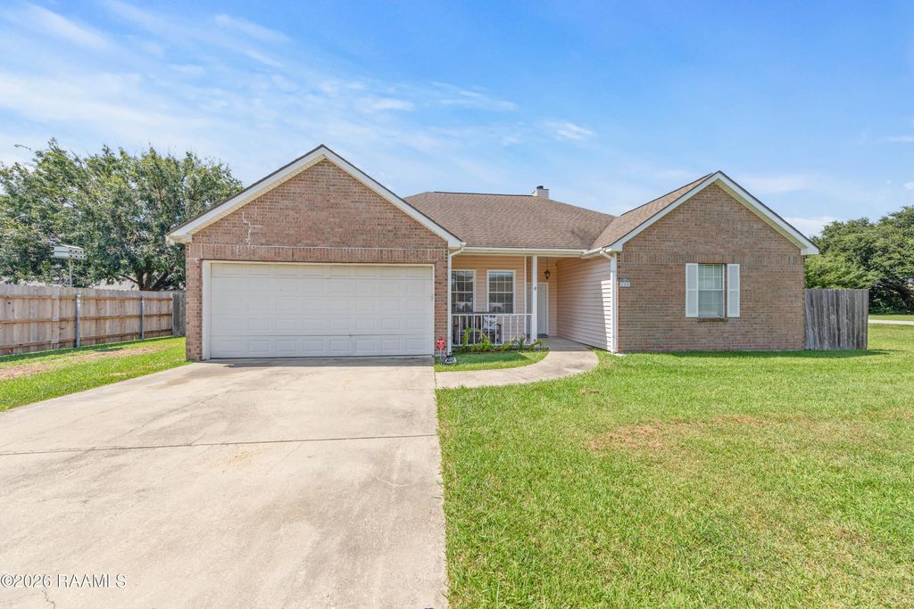 100 Longleaf Drive, Broussard, LA 70518