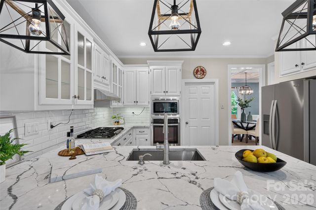8011 Alba Court, Charlotte, NC 28269