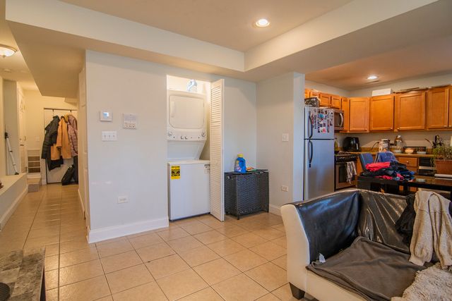 4400 W PARKER Avenue G, Chicago, IL 60639