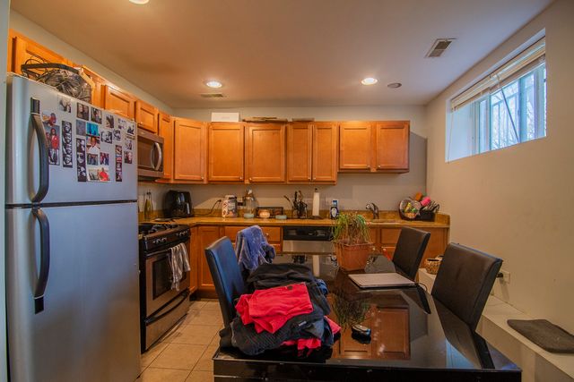 4400 W PARKER Avenue G, Chicago, IL 60639