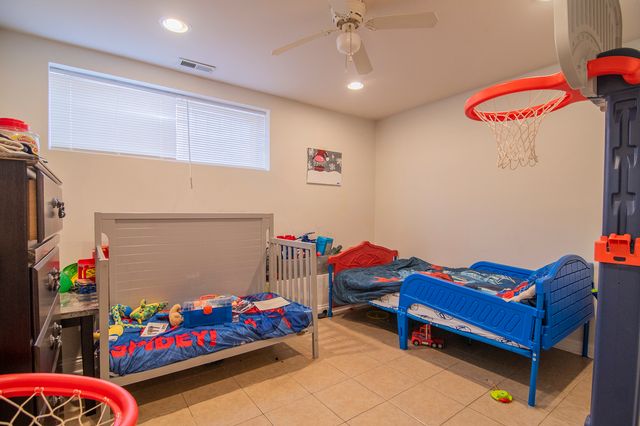 4400 W PARKER Avenue G, Chicago, IL 60639