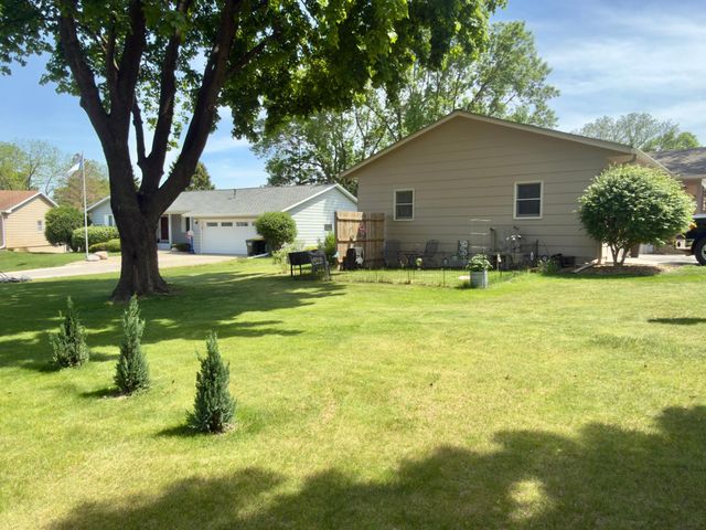 1709 6th Street SW, Willmar, MN 56201