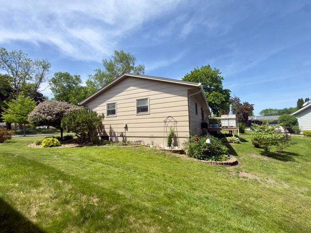 1709 6th Street SW, Willmar, MN 56201