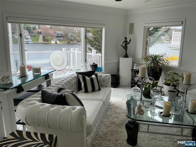 62 Ithanell Road, Hopatcong, NJ 07843