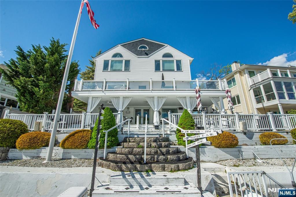62 Ithanell Road, Hopatcong, NJ 07843