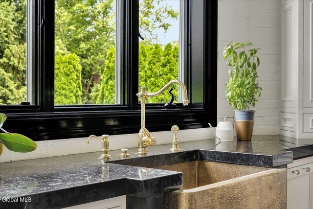 217 Brittany Place, Niskayuna, NY 12309