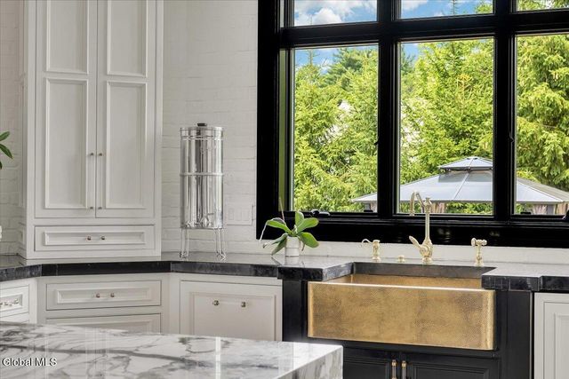 217 Brittany Place, Niskayuna, NY 12309