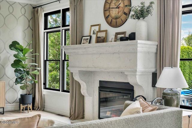 217 Brittany Place, Niskayuna, NY 12309