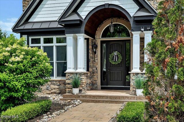 217 Brittany Place, Niskayuna, NY 12309