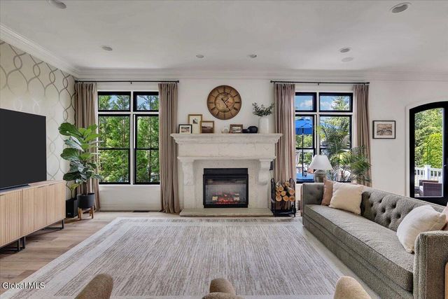 217 Brittany Place, Niskayuna, NY 12309