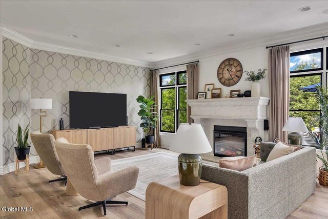 217 Brittany Place, Niskayuna, NY 12309