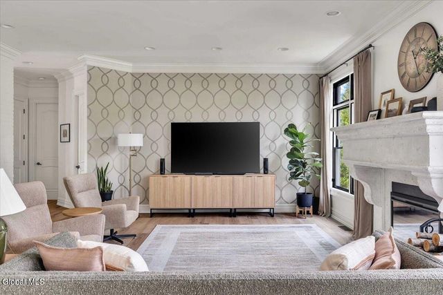 217 Brittany Place, Niskayuna, NY 12309