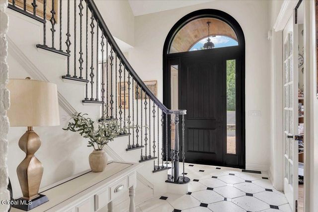 217 Brittany Place, Niskayuna, NY 12309