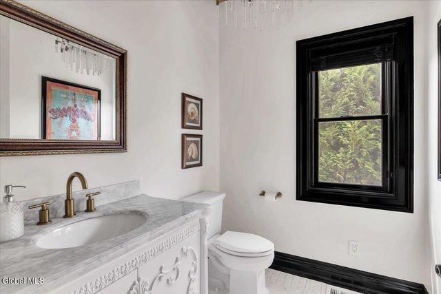 217 Brittany Place, Niskayuna, NY 12309