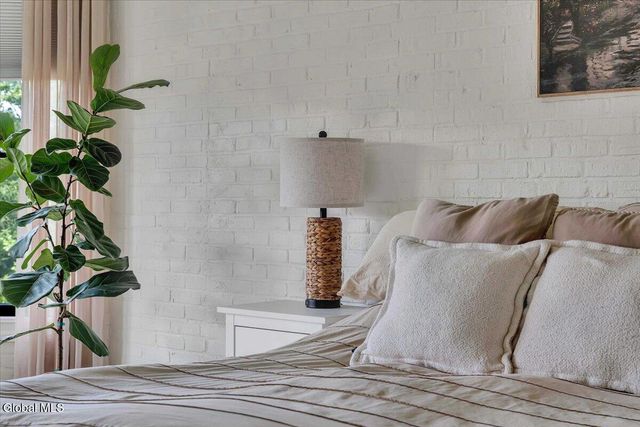 217 Brittany Place, Niskayuna, NY 12309