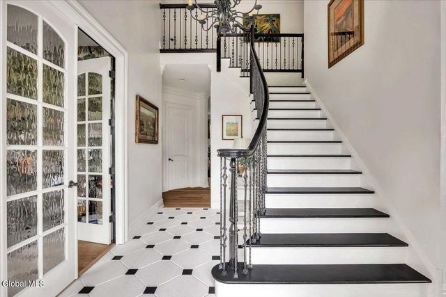 217 Brittany Place, Niskayuna, NY 12309