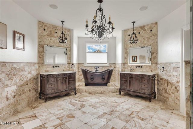 217 Brittany Place, Niskayuna, NY 12309