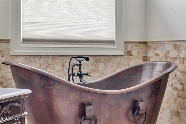 217 Brittany Place, Niskayuna, NY 12309