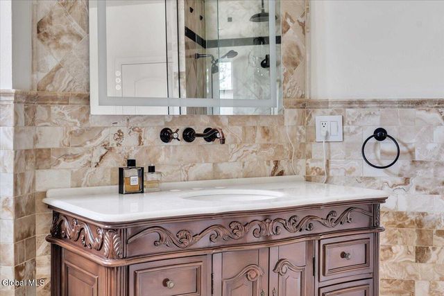 217 Brittany Place, Niskayuna, NY 12309