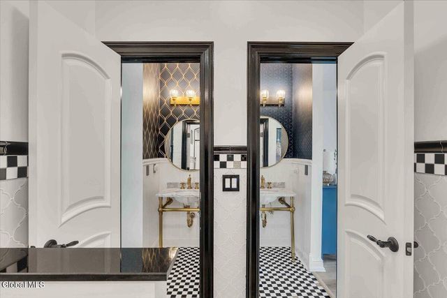 217 Brittany Place, Niskayuna, NY 12309