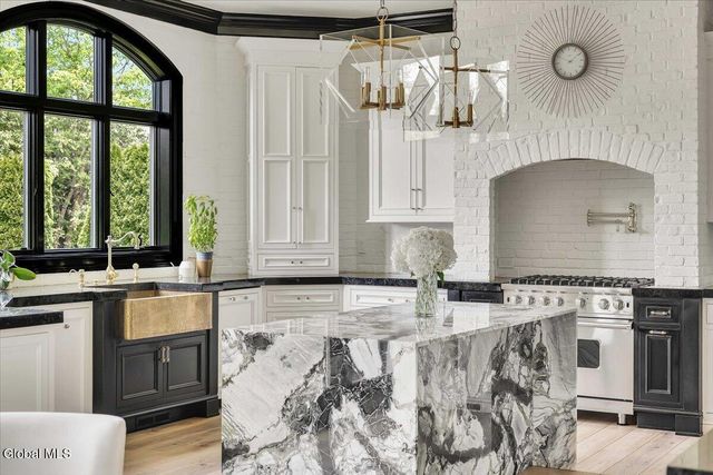 217 Brittany Place, Niskayuna, NY 12309