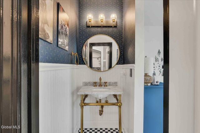 217 Brittany Place, Niskayuna, NY 12309