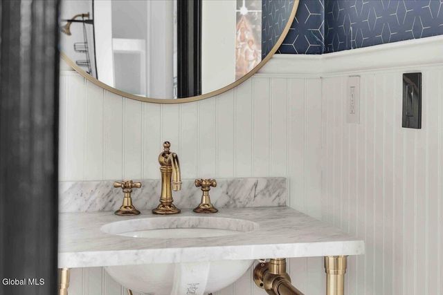 217 Brittany Place, Niskayuna, NY 12309