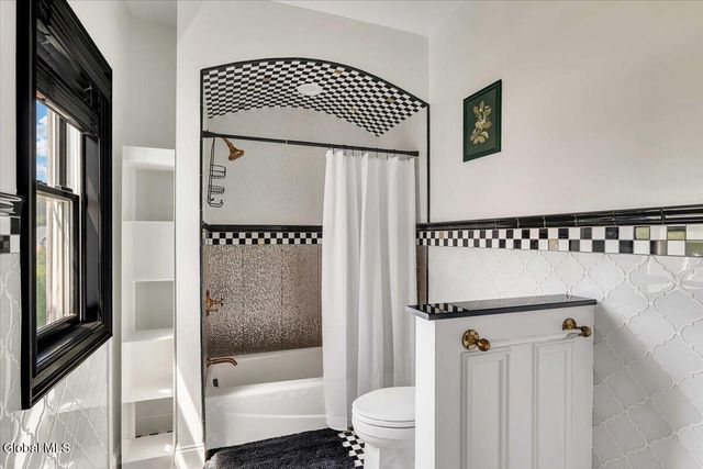 217 Brittany Place, Niskayuna, NY 12309