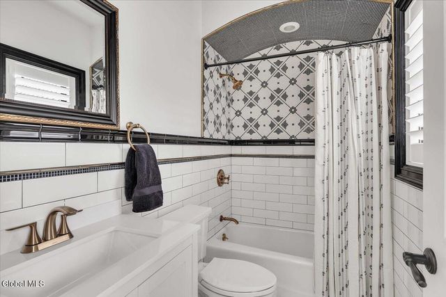 217 Brittany Place, Niskayuna, NY 12309