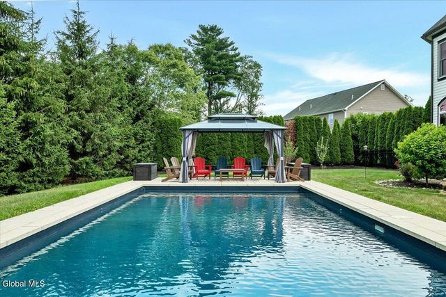 217 Brittany Place, Niskayuna, NY 12309