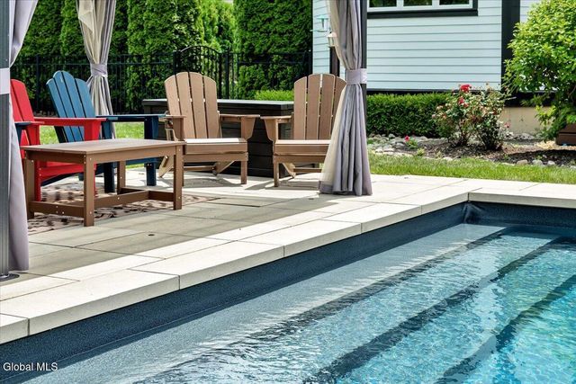 217 Brittany Place, Niskayuna, NY 12309