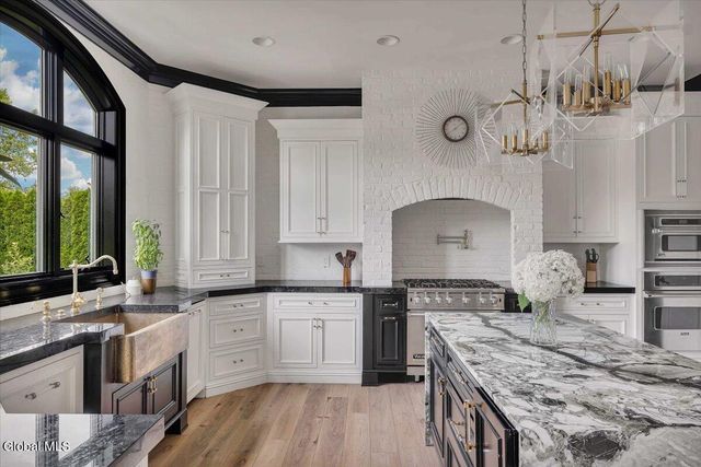 217 Brittany Place, Niskayuna, NY 12309