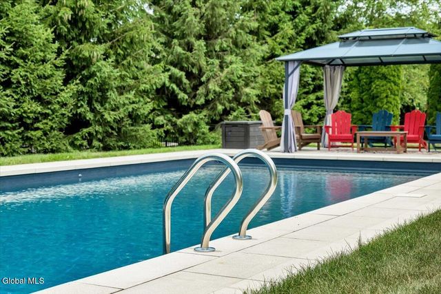 217 Brittany Place, Niskayuna, NY 12309