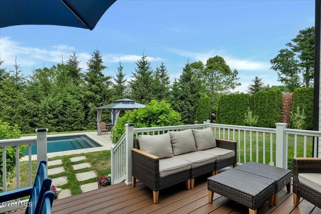 217 Brittany Place, Niskayuna, NY 12309