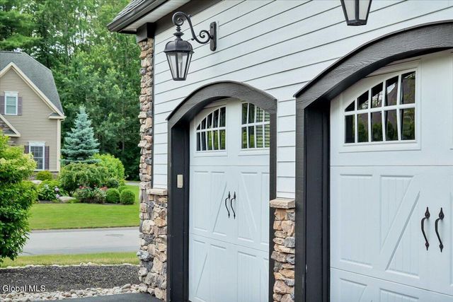 217 Brittany Place, Niskayuna, NY 12309