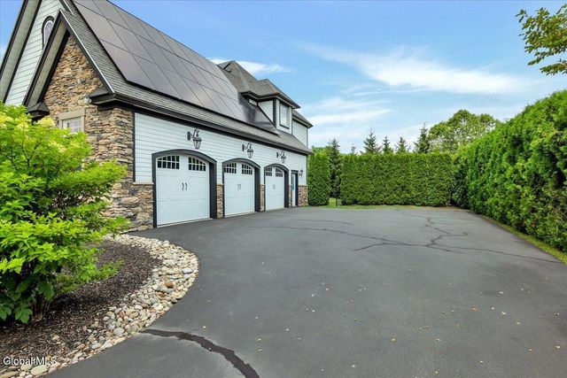 217 Brittany Place, Niskayuna, NY 12309