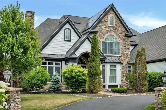 217 Brittany Place, Niskayuna, NY 12309