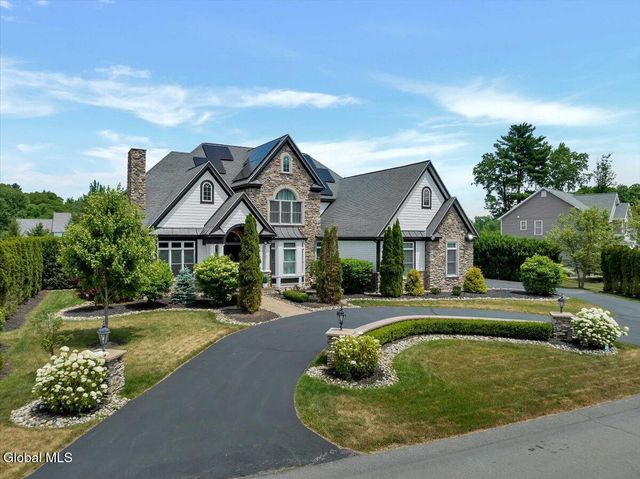 217 Brittany Place, Niskayuna, NY 12309