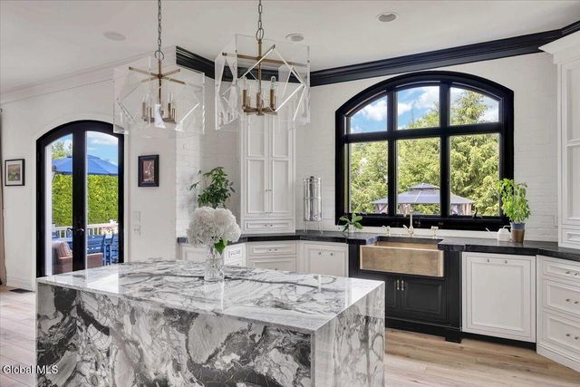 217 Brittany Place, Niskayuna, NY 12309